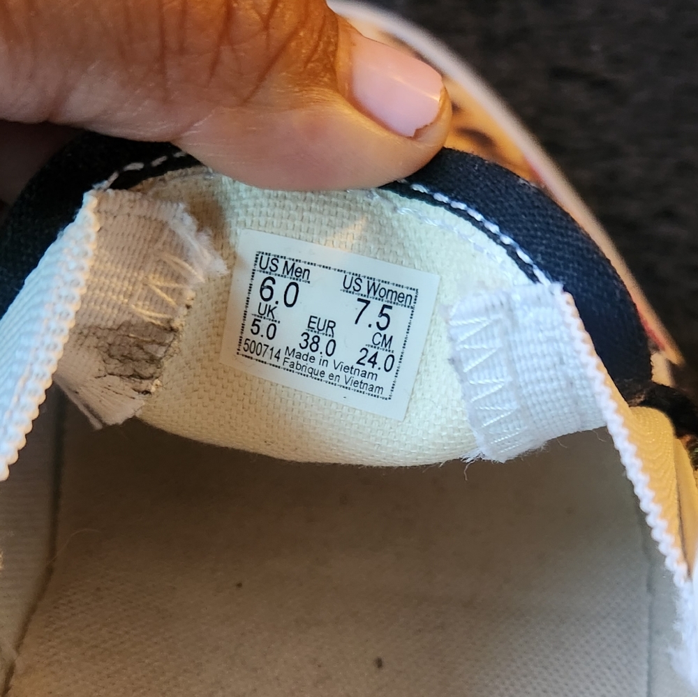 Vans - Picture 2 of 3